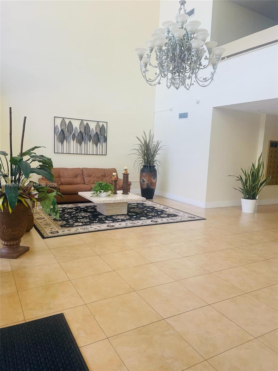 BLDG 9 OF COUNTRY CLUB AP - Residential