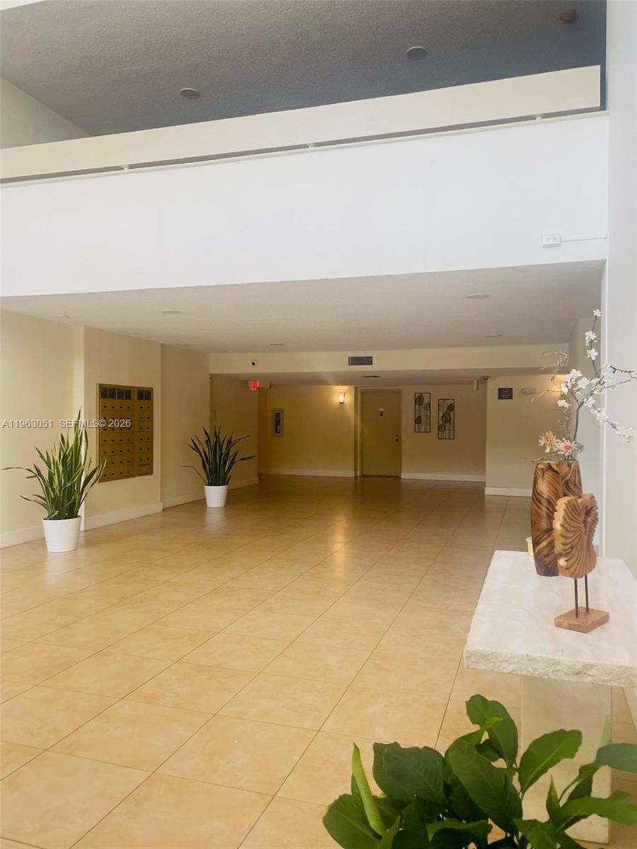 BLDG 9 OF COUNTRY CLUB AP - Residential