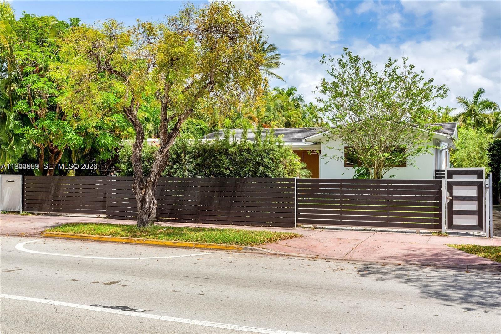 LA GORCE GOLF SUB - Residential Lease