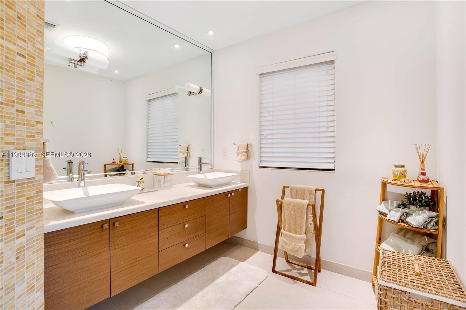 LA GORCE GOLF SUB - Residential Lease