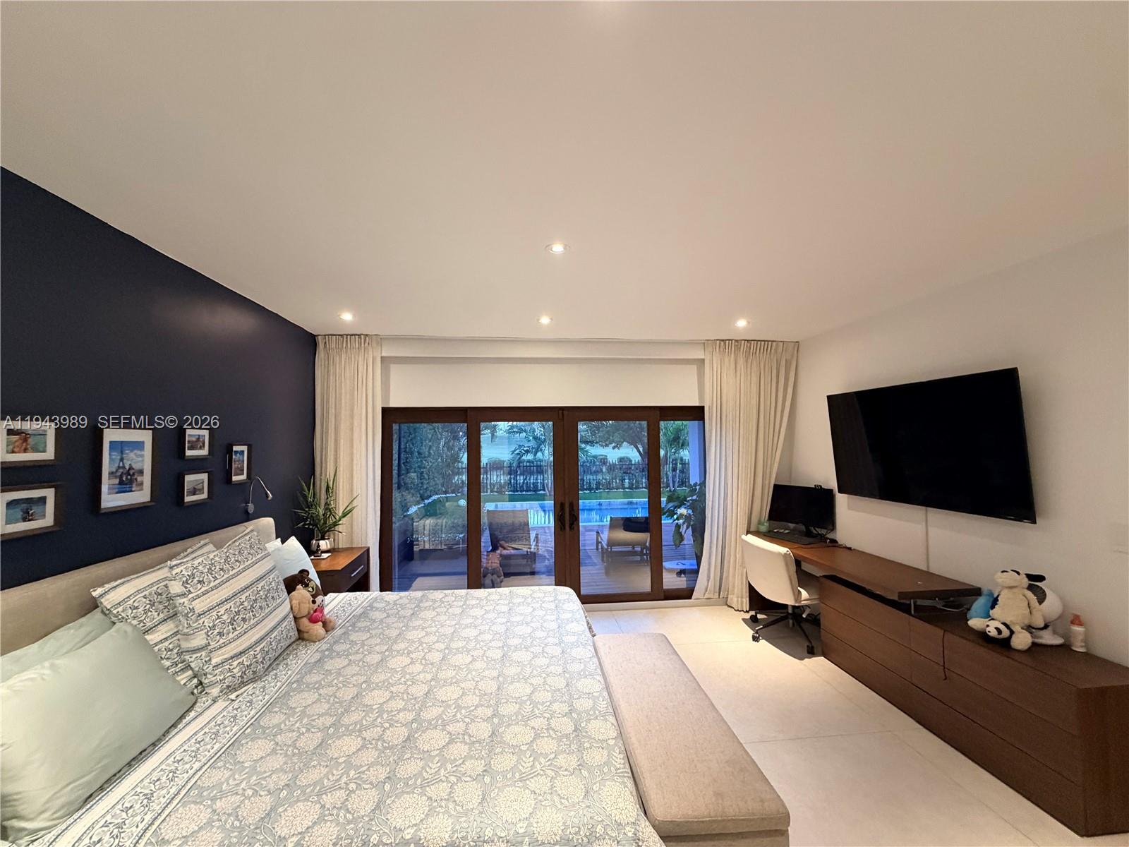 LA GORCE GOLF SUB - Residential Lease