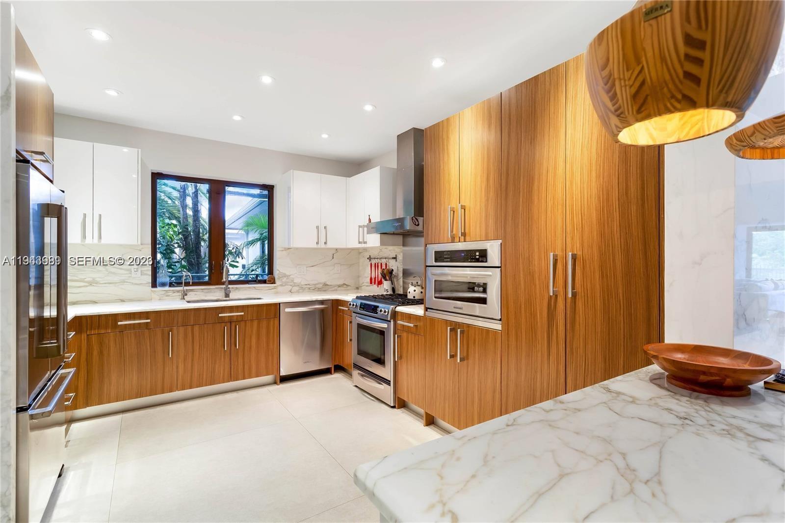 LA GORCE GOLF SUB - Residential Lease