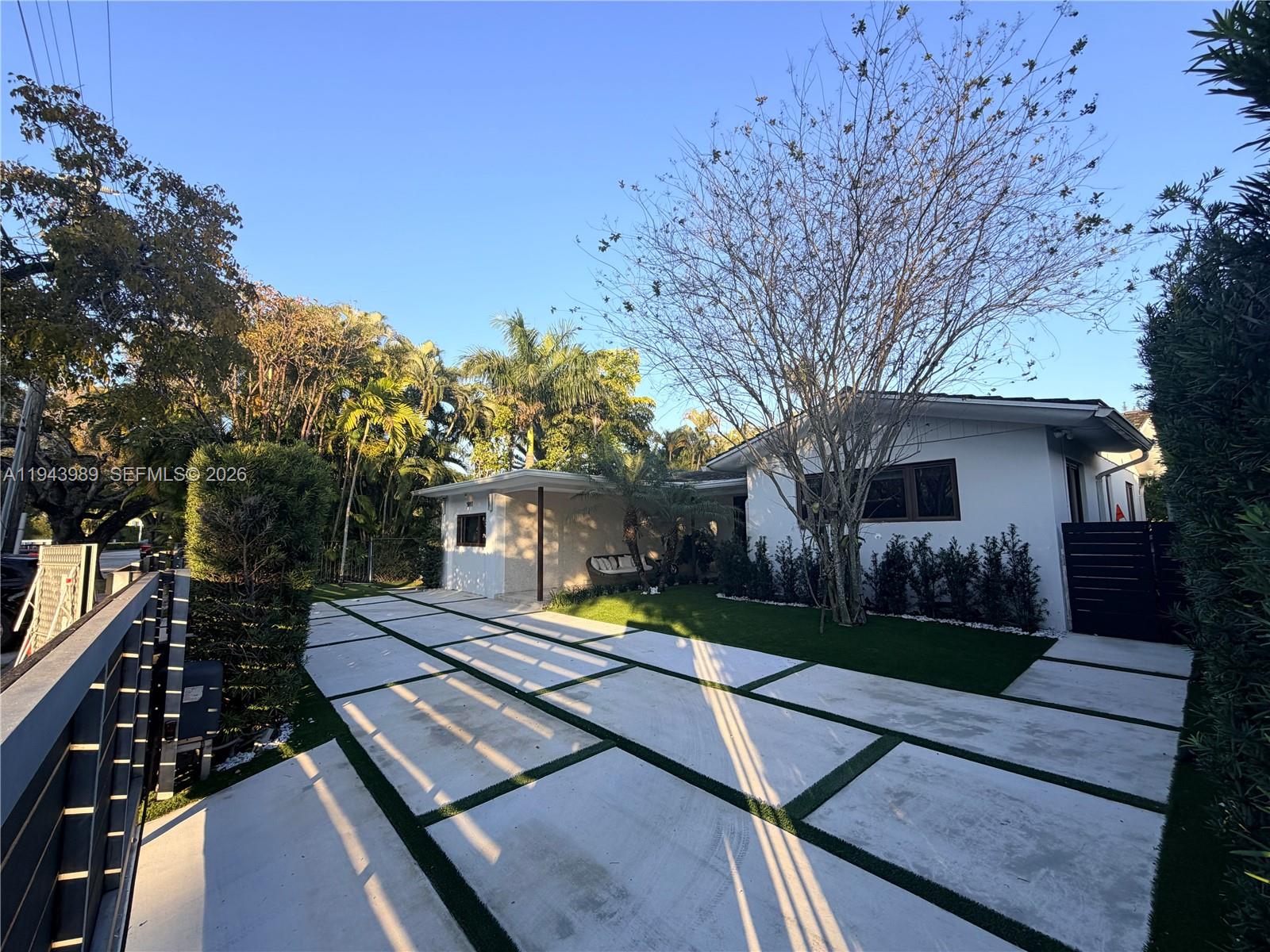 LA GORCE GOLF SUB - Residential Lease