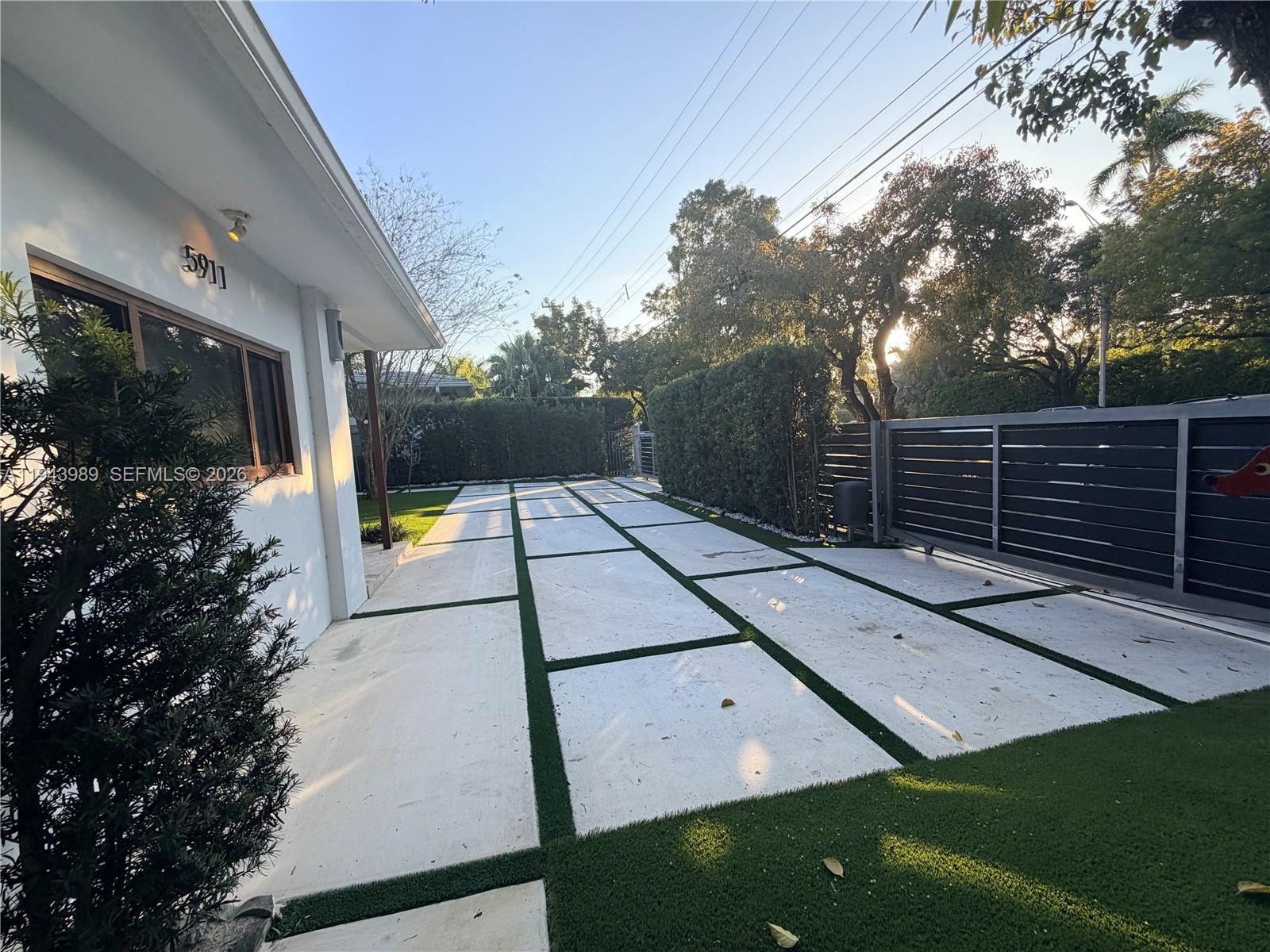 LA GORCE GOLF SUB - Residential Lease