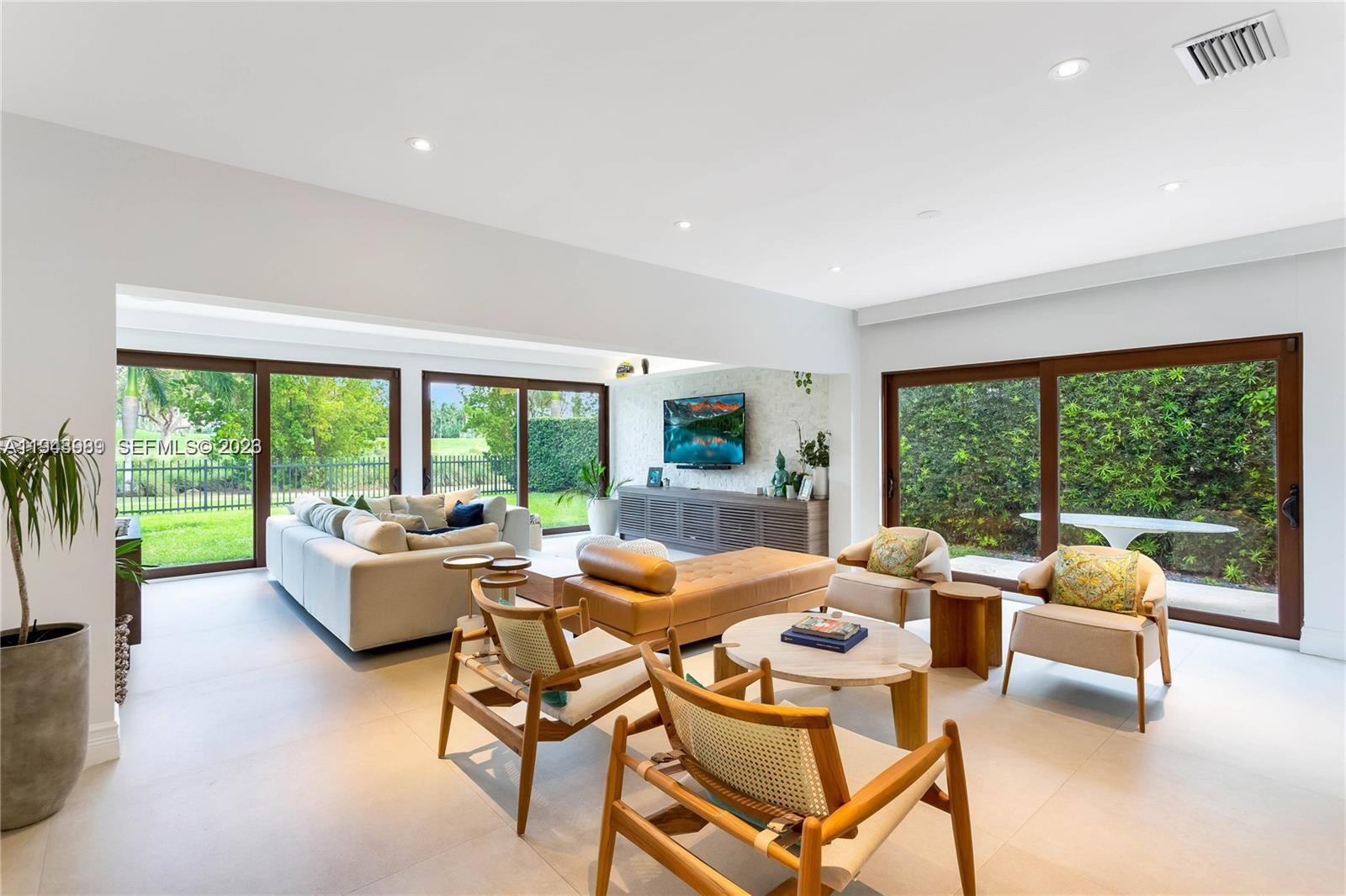 LA GORCE GOLF SUB - Residential Lease