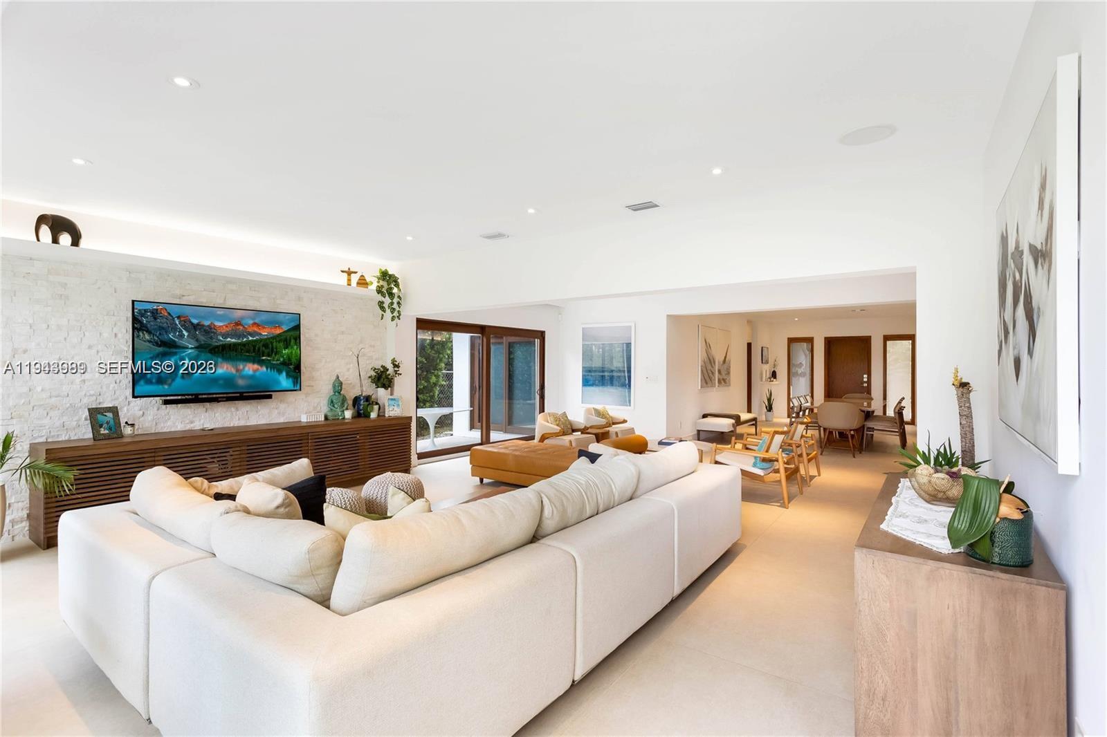 LA GORCE GOLF SUB - Residential Lease
