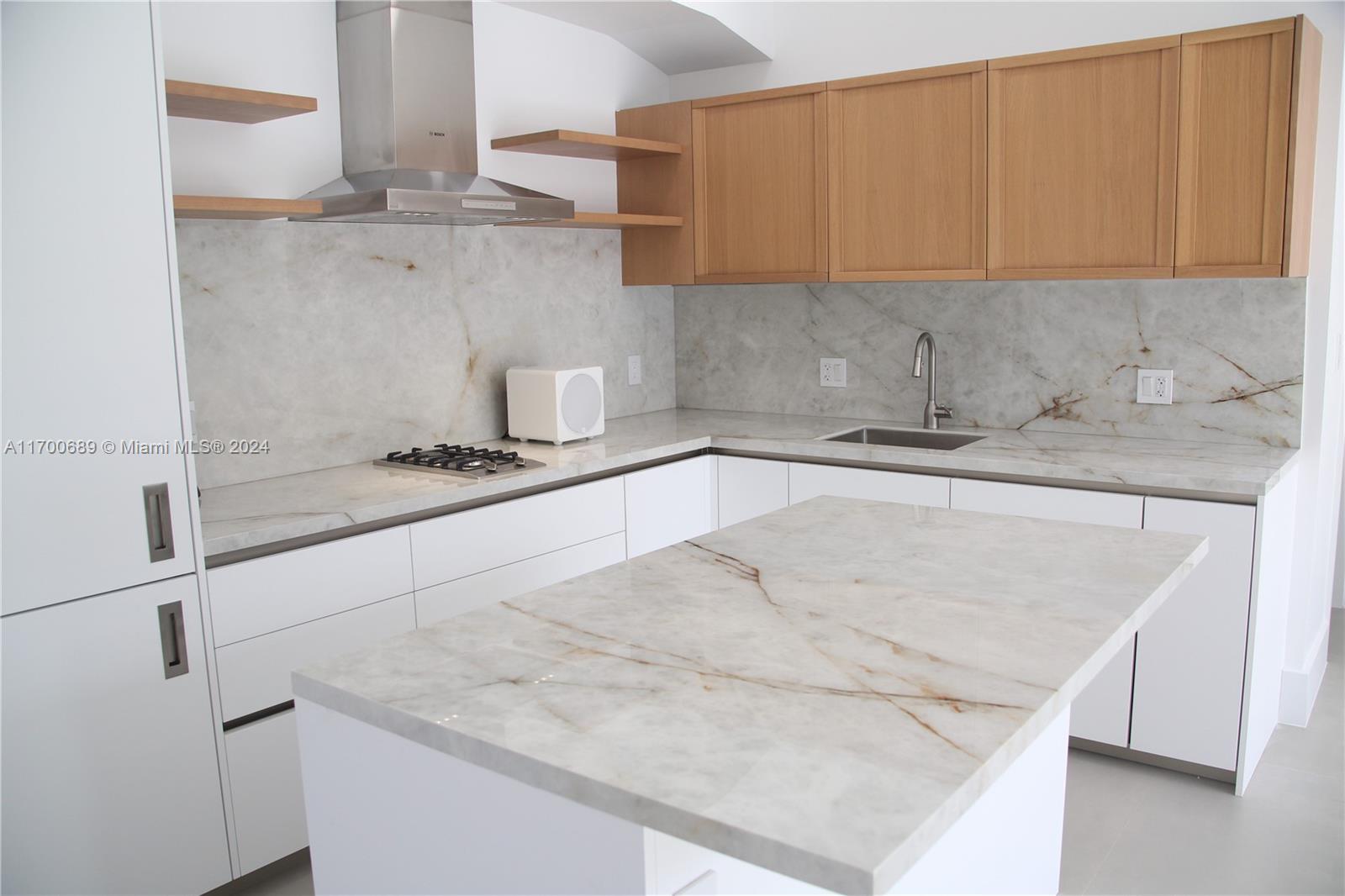 HOLLYWOOD LAKES SECTION - Residential