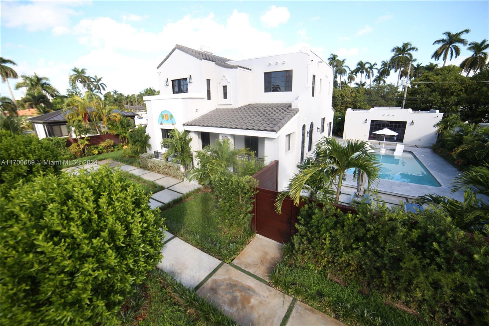 HOLLYWOOD LAKES SECTION - Residential