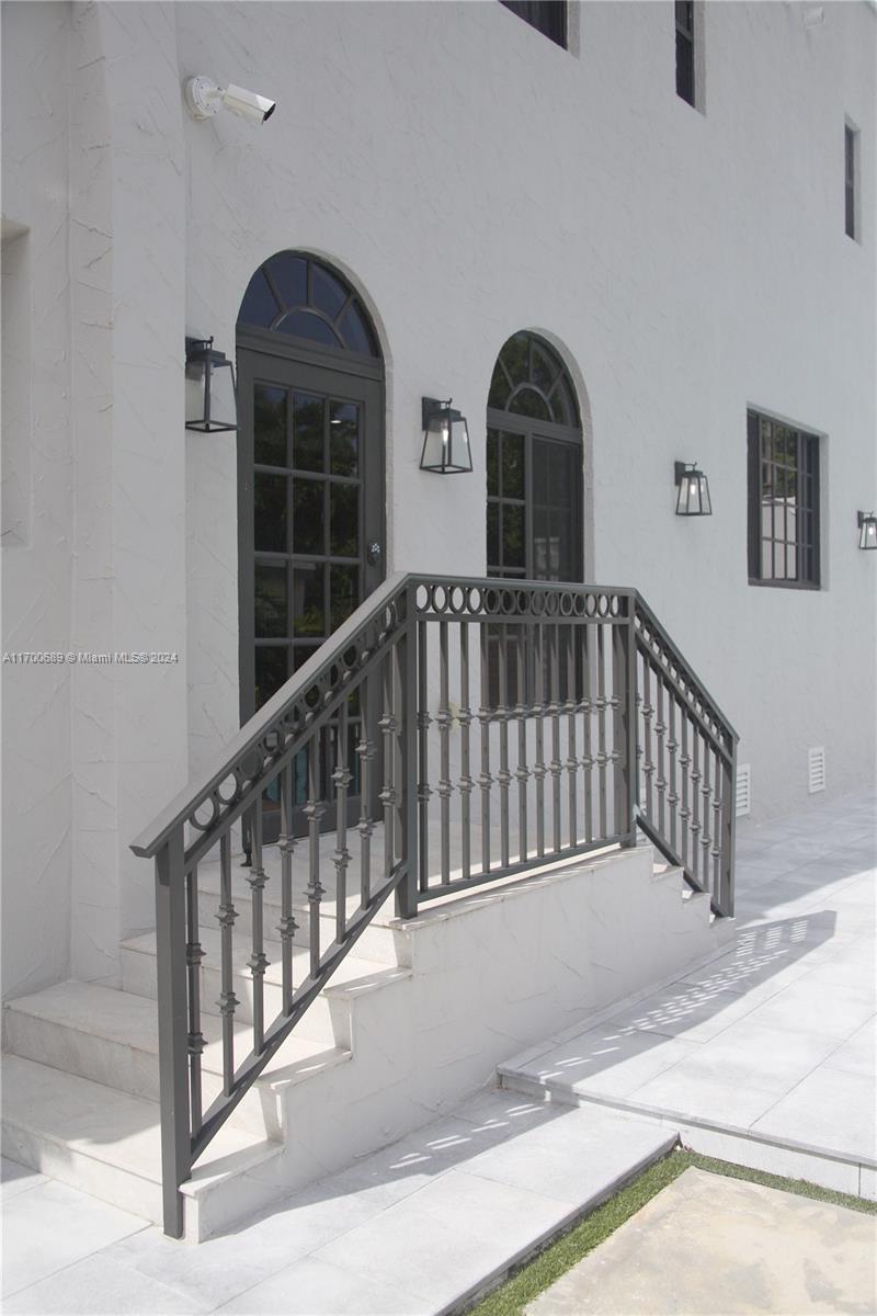 HOLLYWOOD LAKES SECTION - Residential
