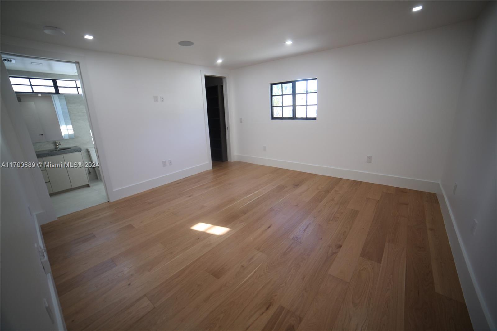HOLLYWOOD LAKES SECTION - Residential