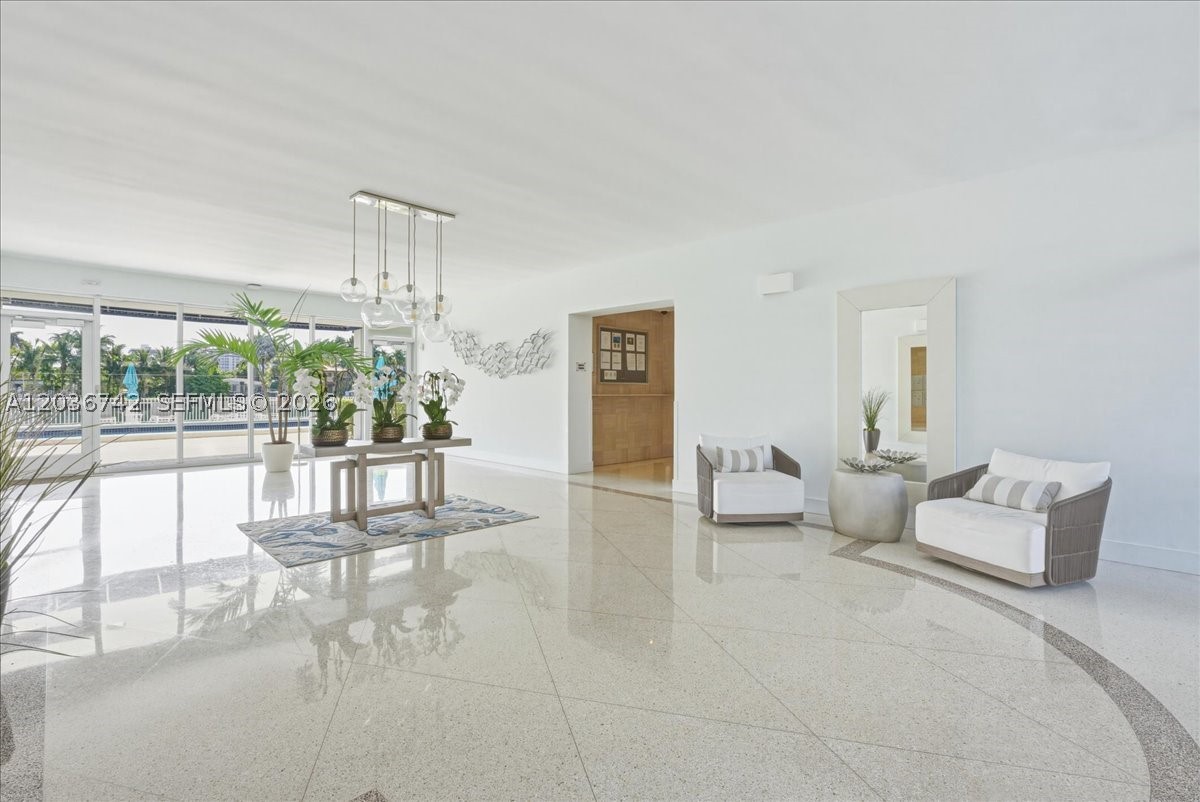 LONDON TOWERS CONDO - Residential
