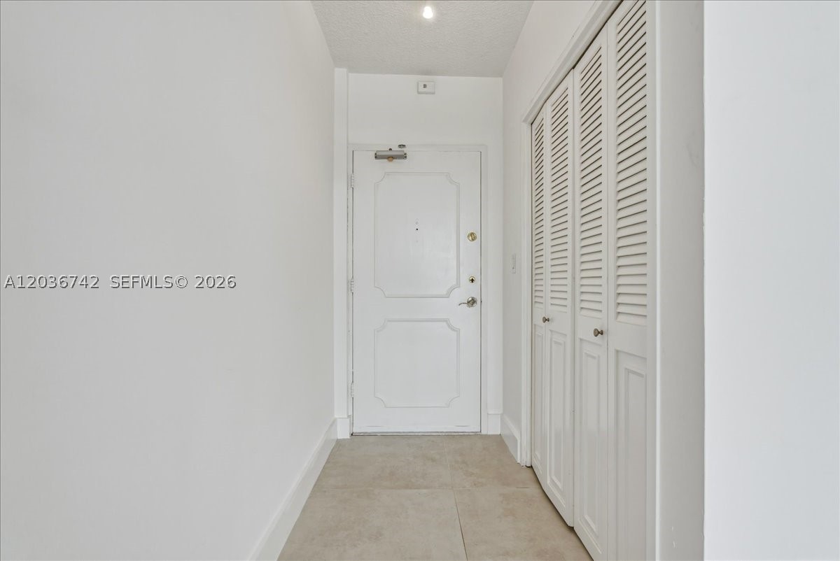 LONDON TOWERS CONDO - Residential