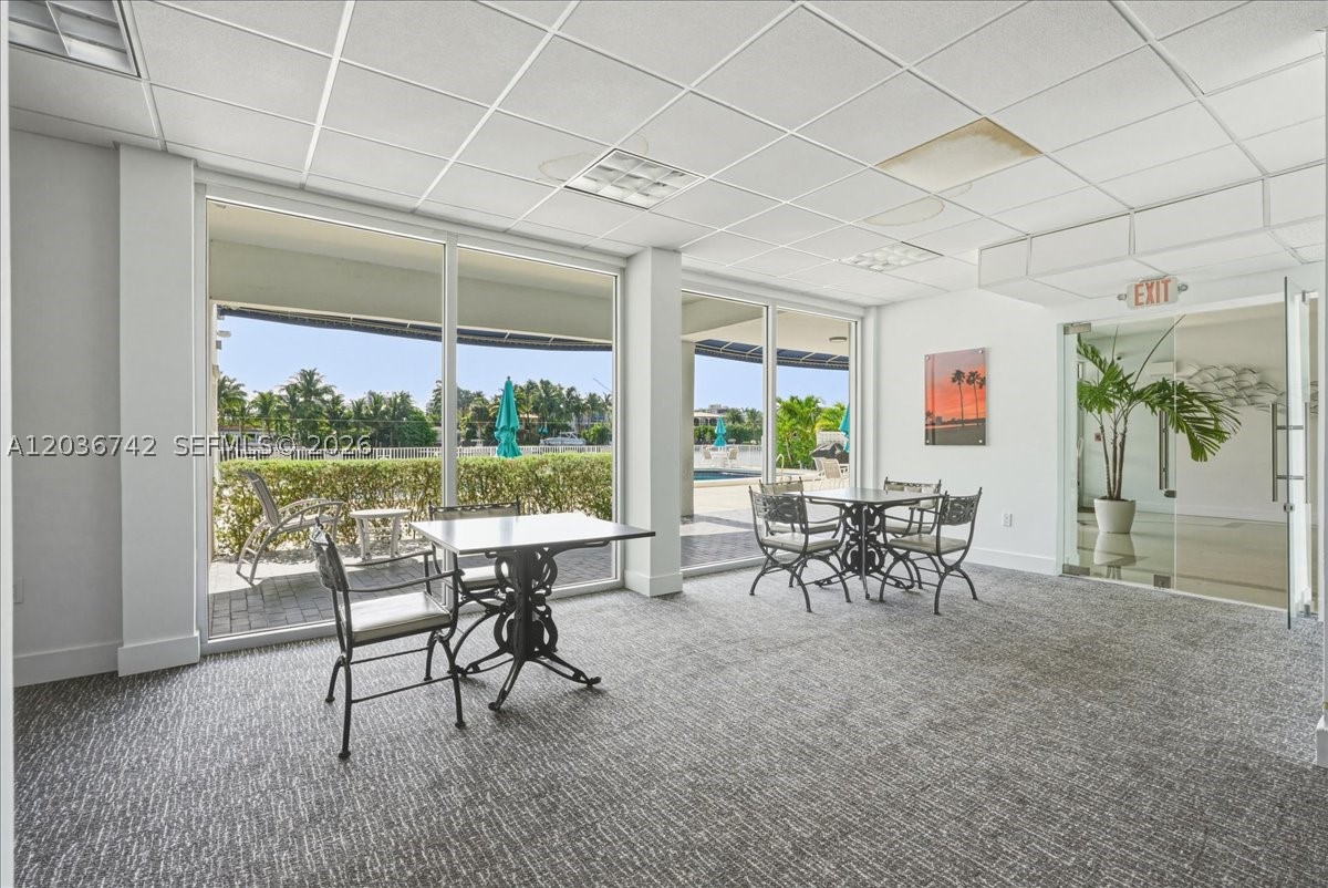 LONDON TOWERS CONDO - Residential