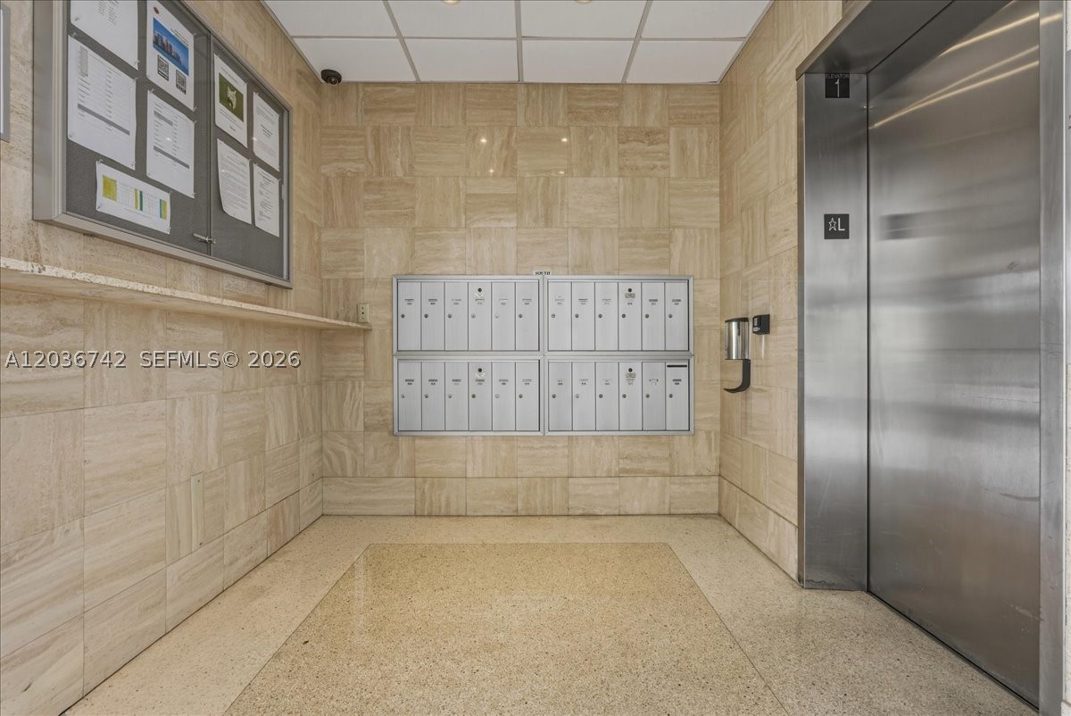 LONDON TOWERS CONDO - Residential