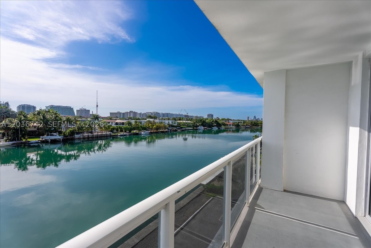 LONDON TOWERS CONDO - Residential