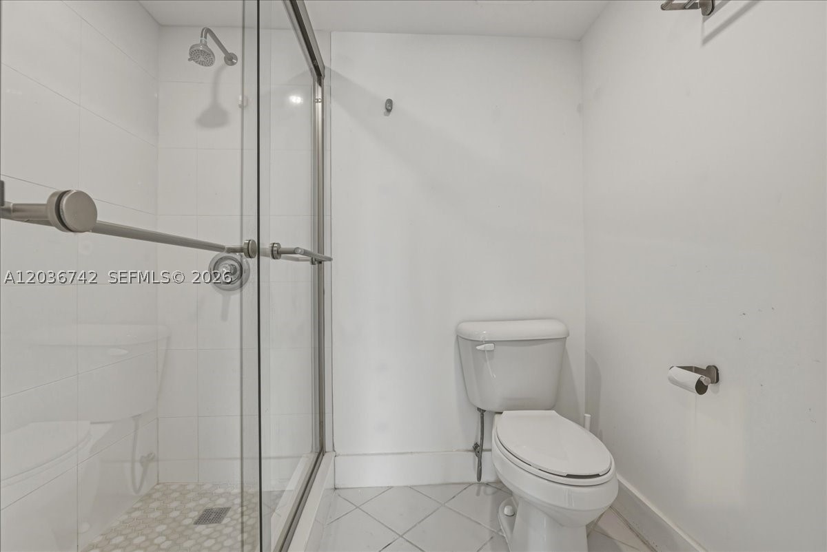 LONDON TOWERS CONDO - Residential