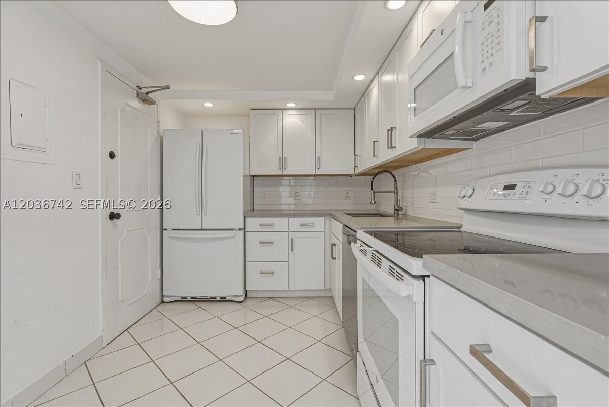 LONDON TOWERS CONDO - Residential