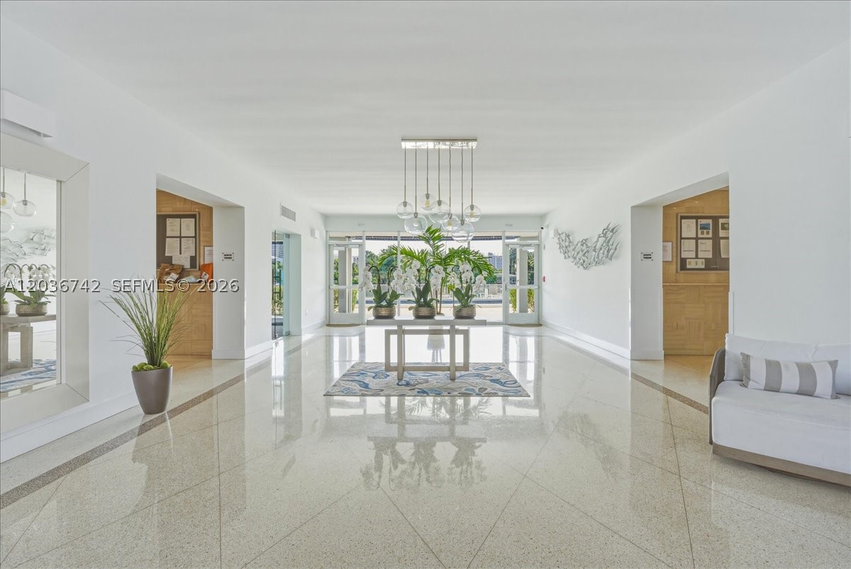 LONDON TOWERS CONDO - Residential