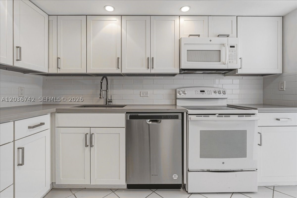 LONDON TOWERS CONDO - Residential
