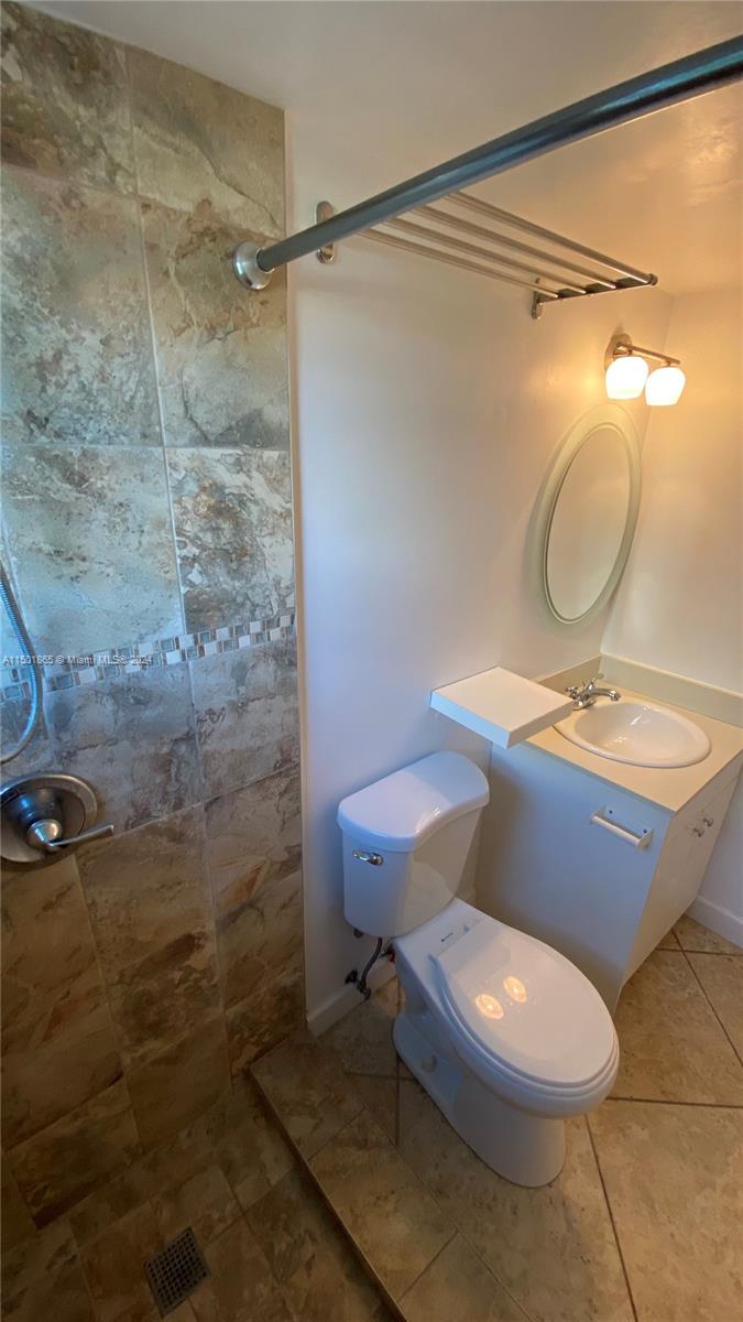 GROVES EDGE CONDO - Residential Lease