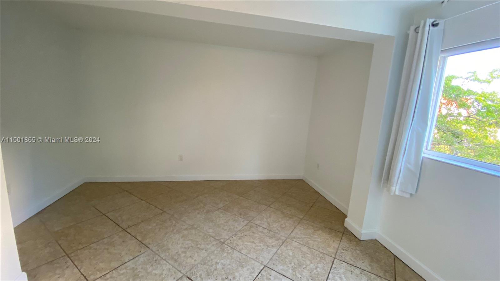 GROVES EDGE CONDO - Residential Lease