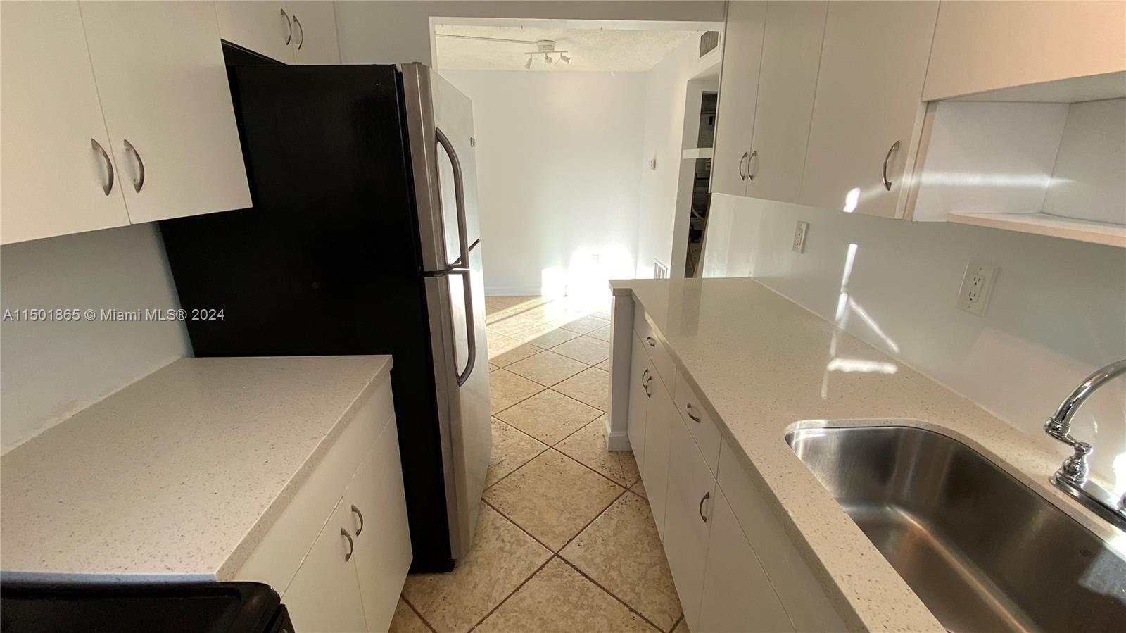 GROVES EDGE CONDO - Residential Lease
