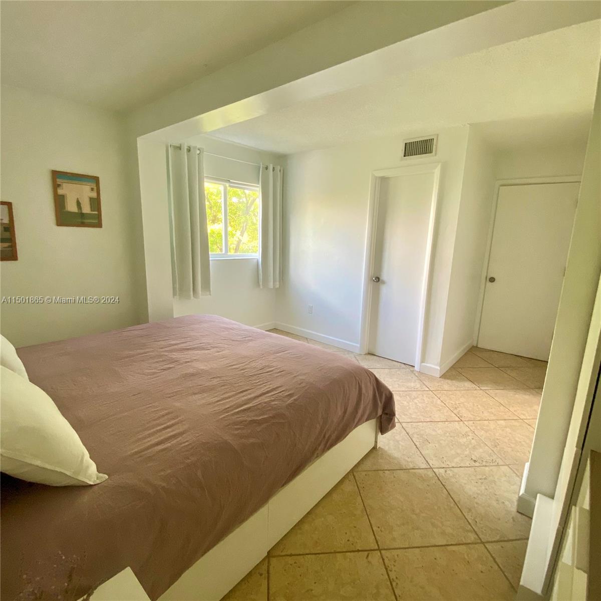 GROVES EDGE CONDO - Residential Lease