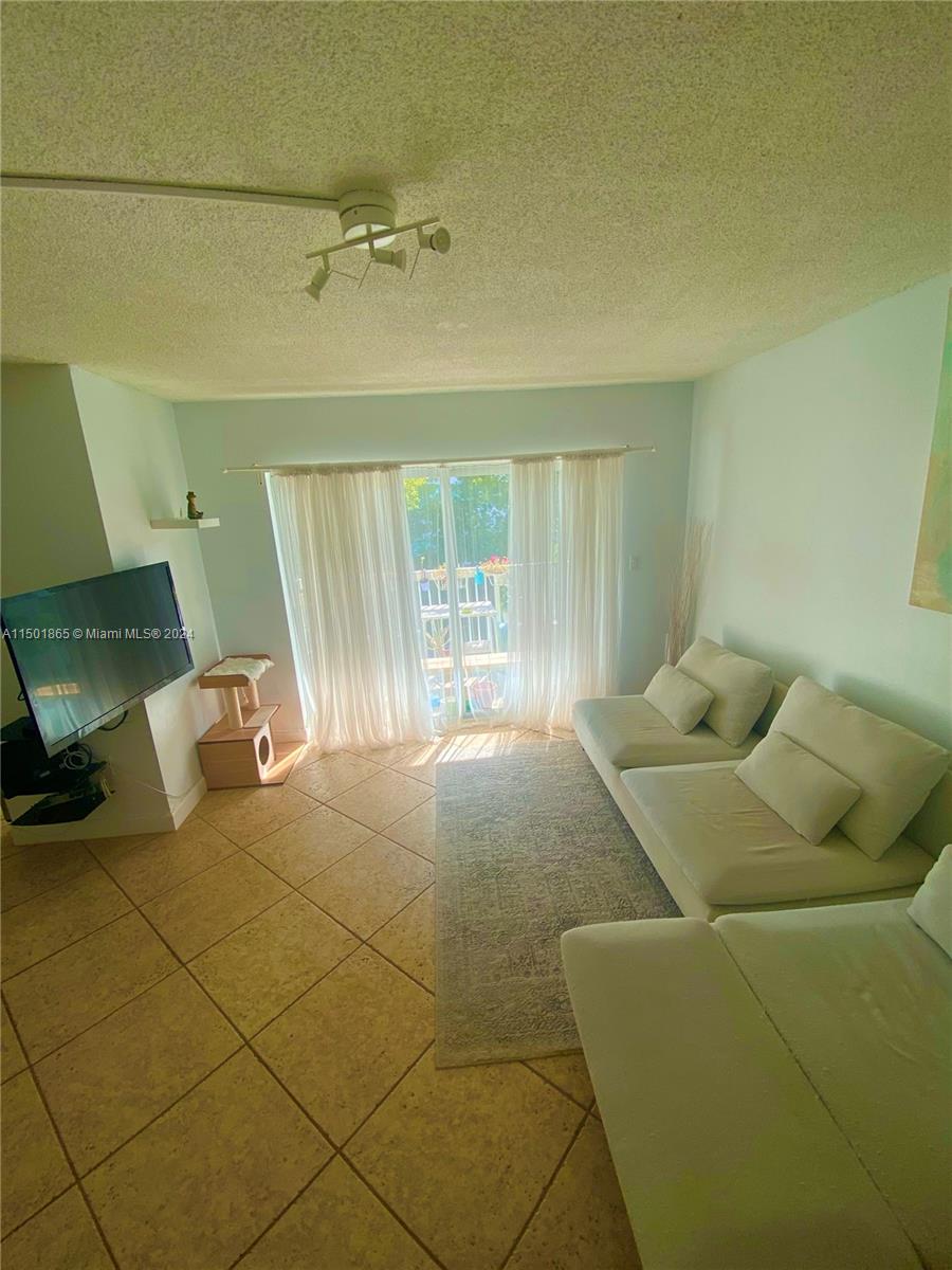 GROVES EDGE CONDO - Residential Lease