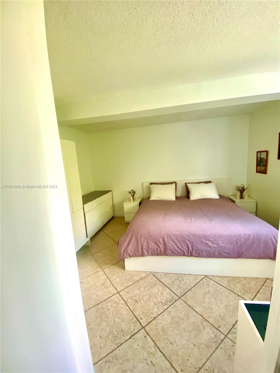 GROVES EDGE CONDO - Residential Lease