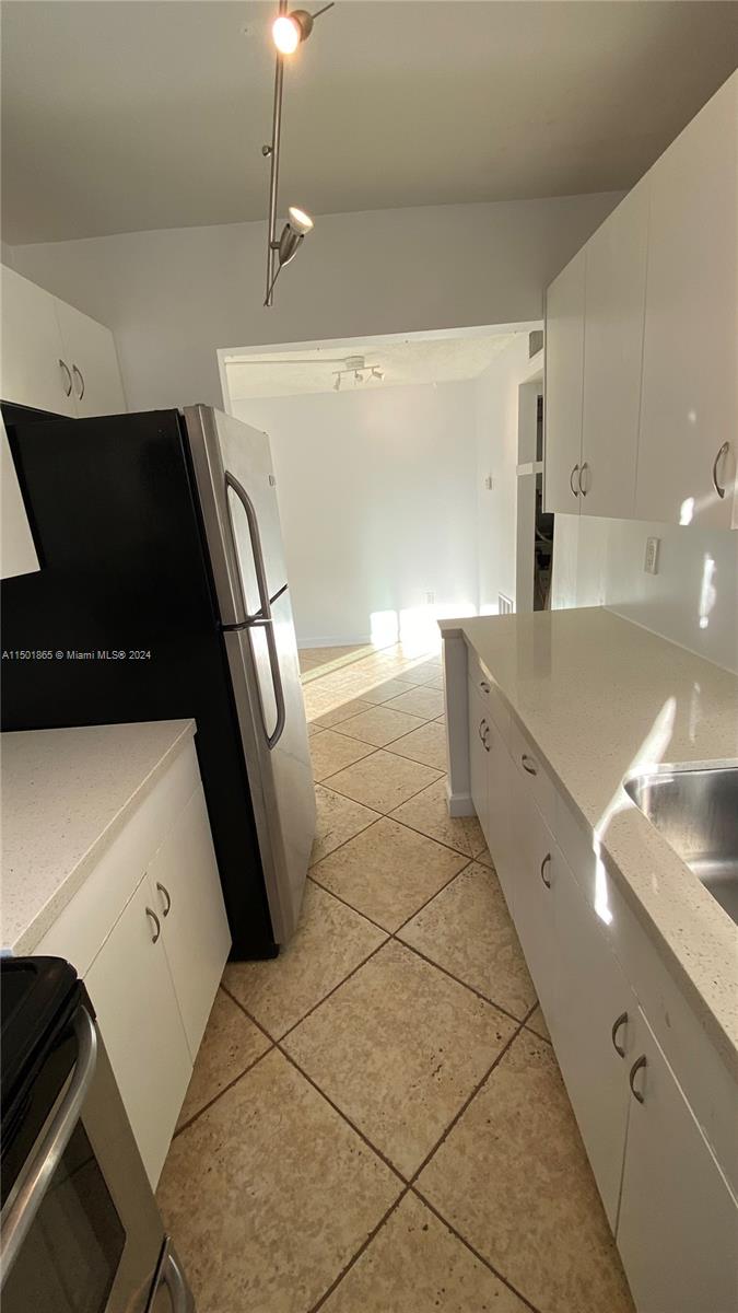 GROVES EDGE CONDO - Residential Lease