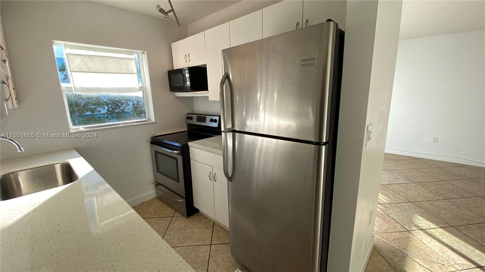 GROVES EDGE CONDO - Residential Lease