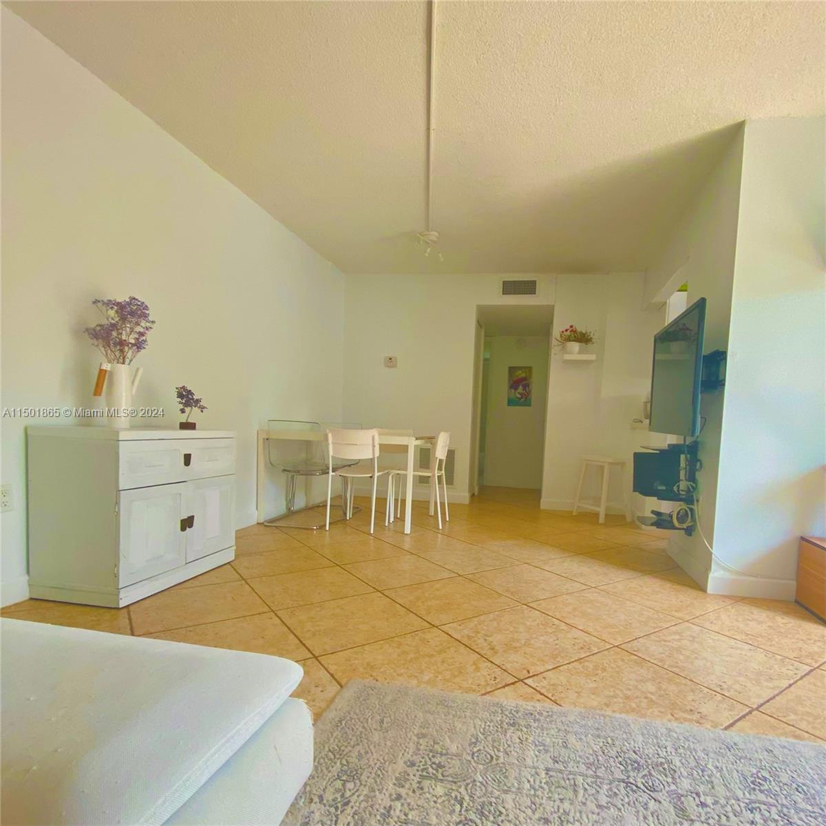 GROVES EDGE CONDO - Residential Lease