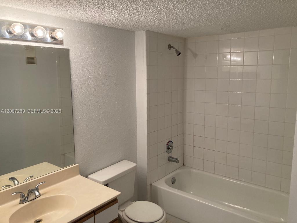 WINDWARD LAKES CONDO - Residential