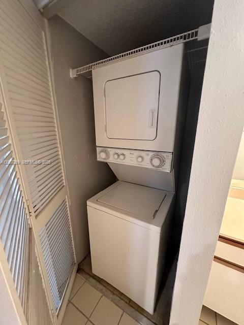 WINDWARD LAKES CONDO - Residential