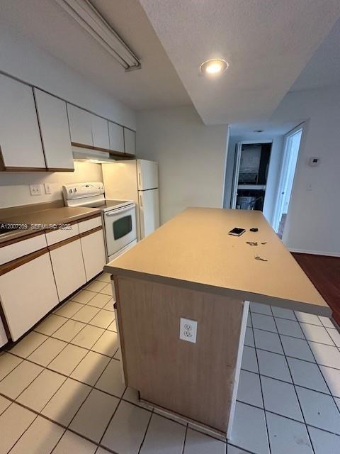 WINDWARD LAKES CONDO - Residential