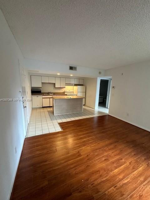 WINDWARD LAKES CONDO - Residential