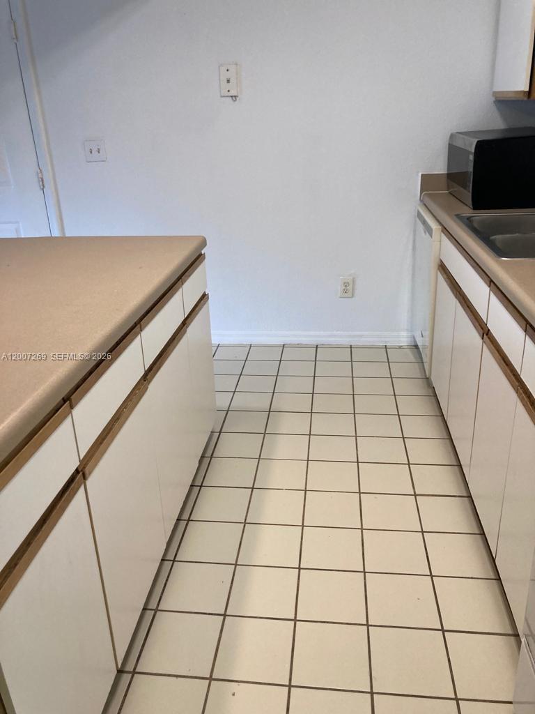 WINDWARD LAKES CONDO - Residential