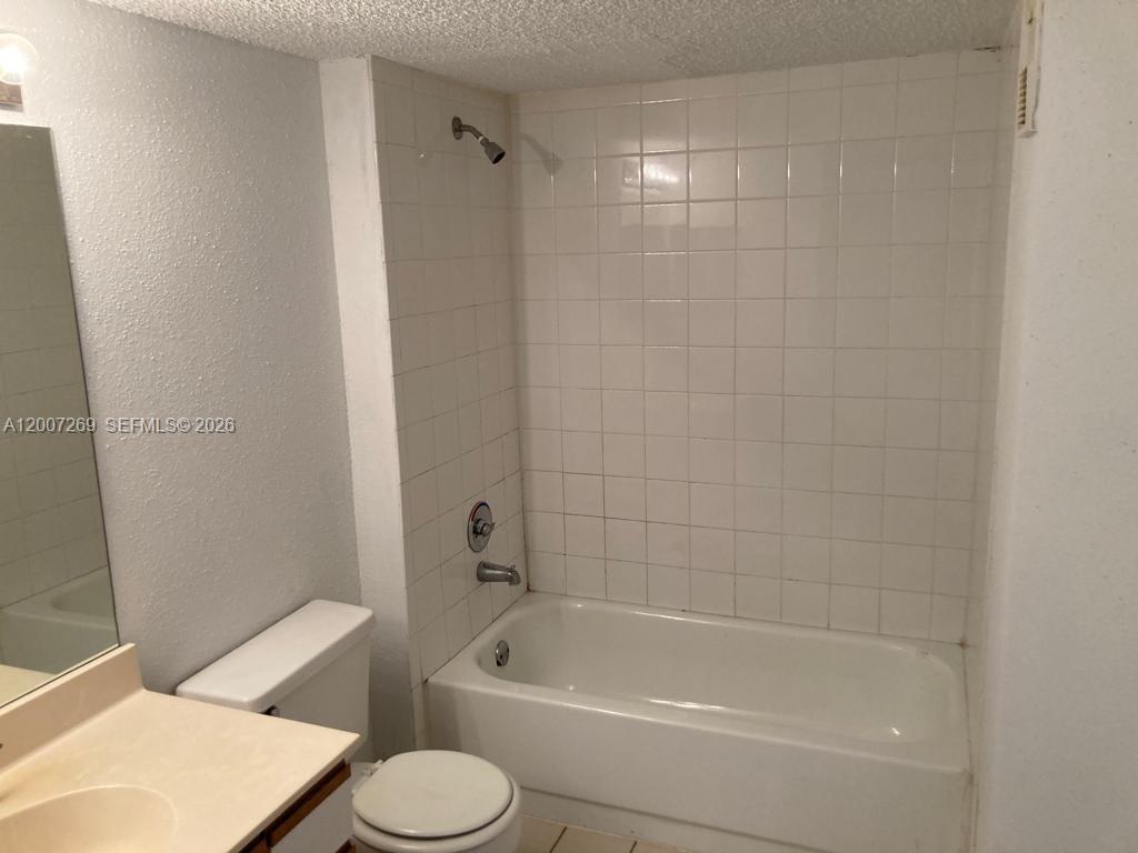 WINDWARD LAKES CONDO - Residential