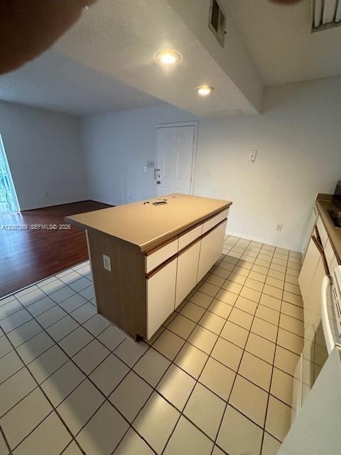 WINDWARD LAKES CONDO - Residential