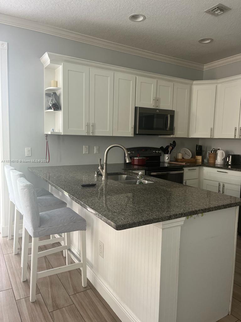 WELLINGTONS EDGE PAR 76 P - Residential Lease