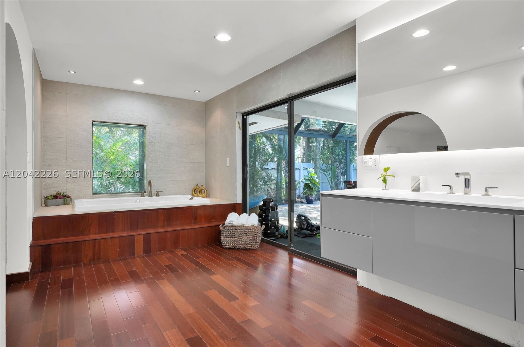 STIRLING OAKS ESTATES - Residential