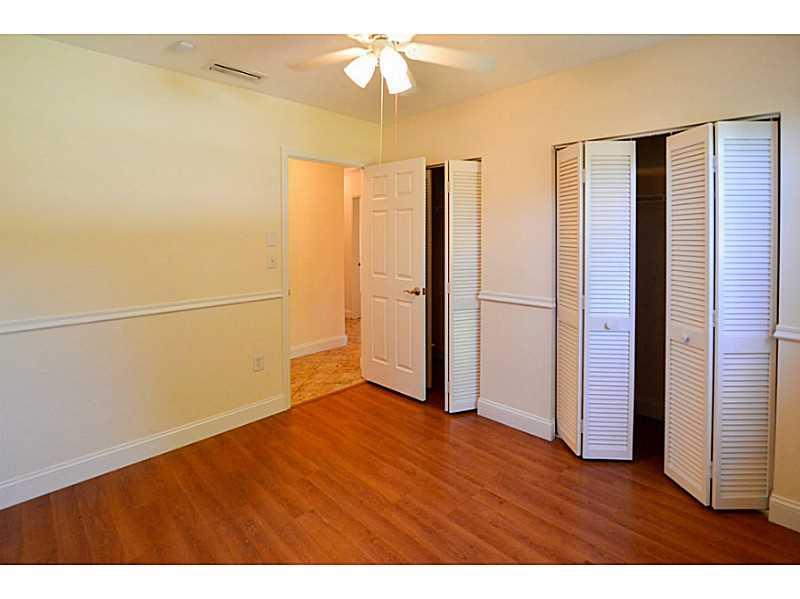 27 55 40 SOUTHWOOD 1ST AD - Residential