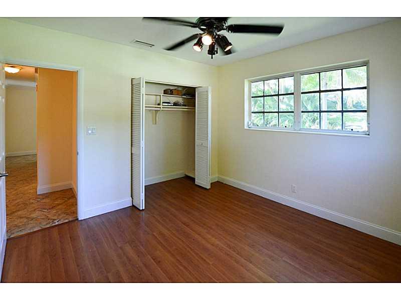 27 55 40 SOUTHWOOD 1ST AD - Residential