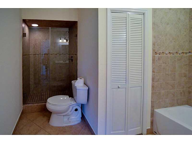 27 55 40 SOUTHWOOD 1ST AD - Residential