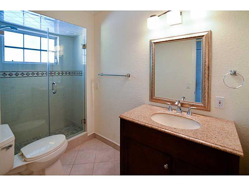 27 55 40 SOUTHWOOD 1ST AD - Residential