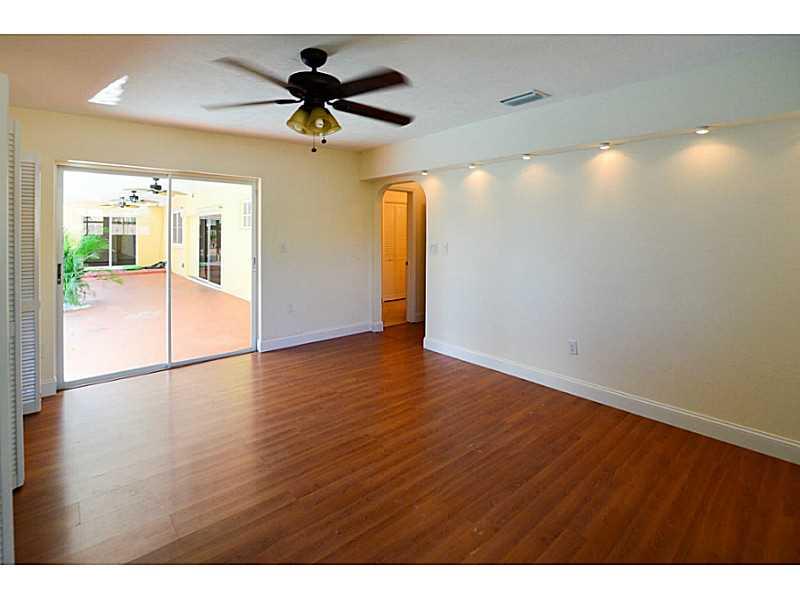 27 55 40 SOUTHWOOD 1ST AD - Residential
