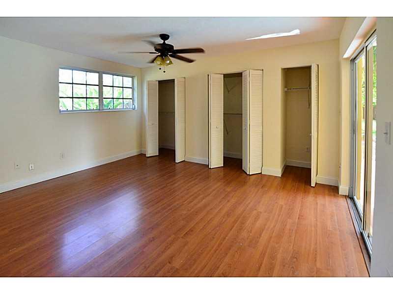 27 55 40 SOUTHWOOD 1ST AD - Residential