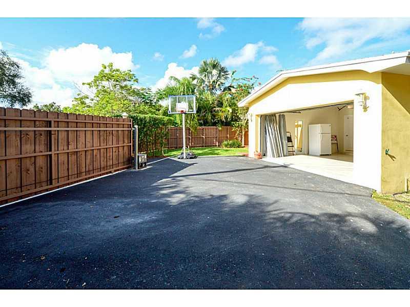 27 55 40 SOUTHWOOD 1ST AD - Residential