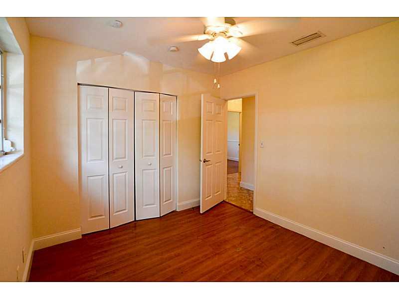 27 55 40 SOUTHWOOD 1ST AD - Residential