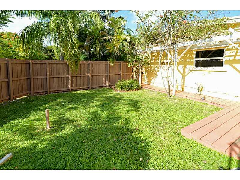 27 55 40 SOUTHWOOD 1ST AD - Residential